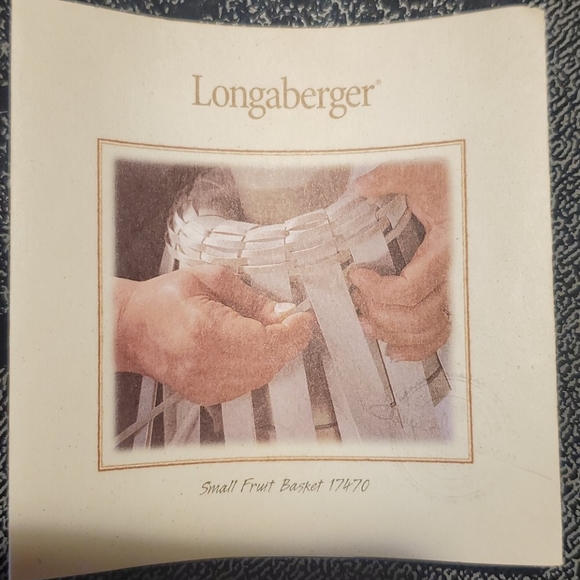 Longaberger small fruit basket - Picture 4 of 5